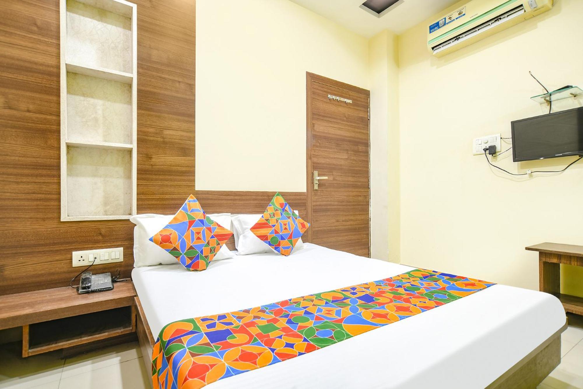 Fabexpress Blue Star Hotel Ujjain Bagian luar foto