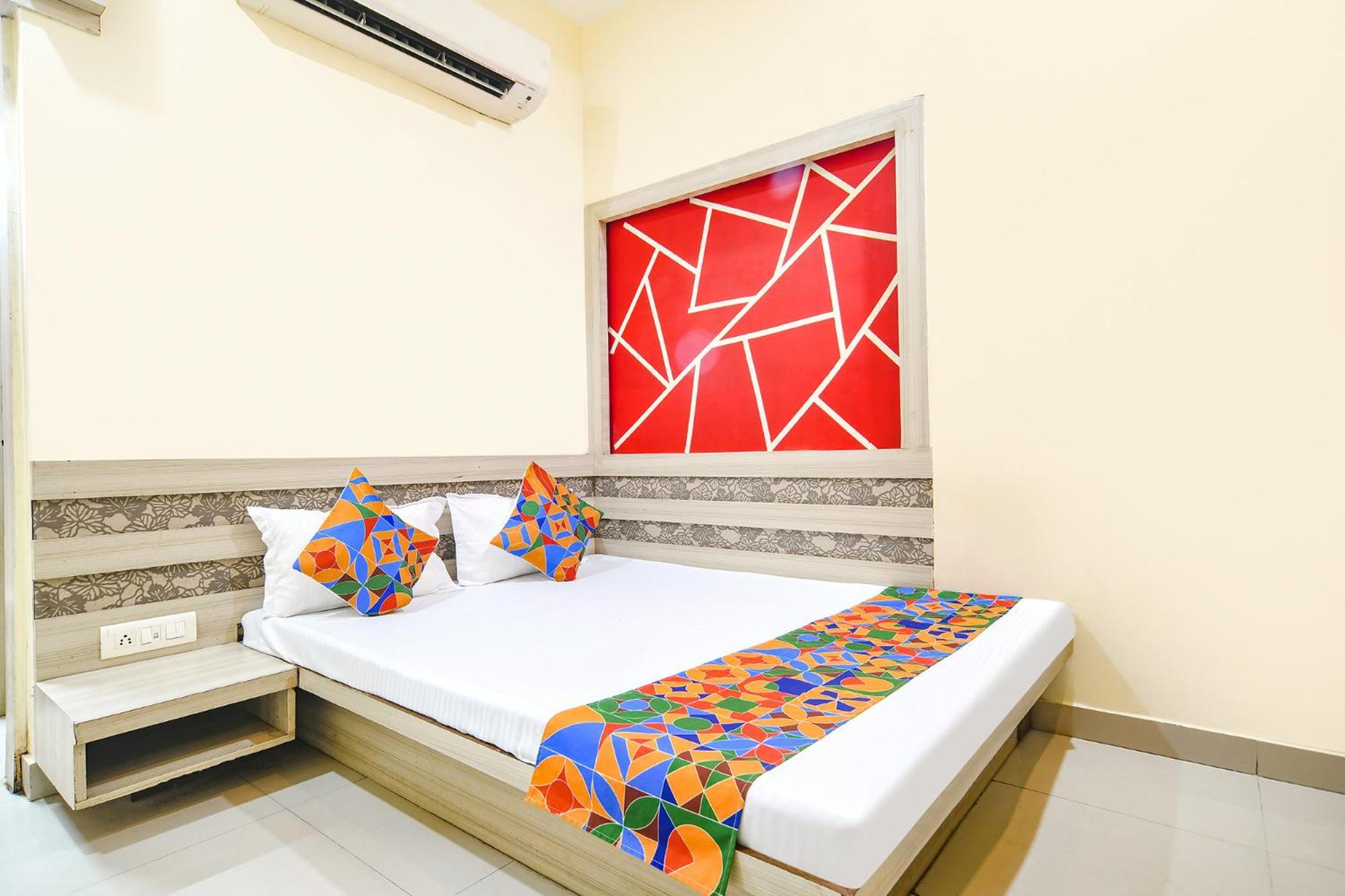 Fabexpress Blue Star Hotel Ujjain Bagian luar foto