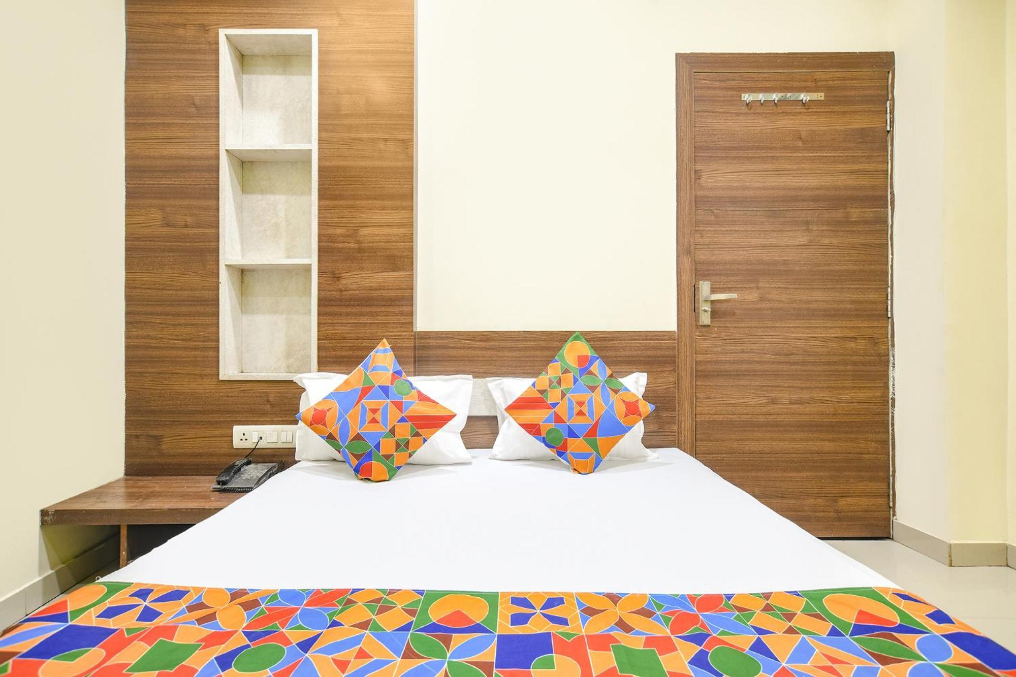 Fabexpress Blue Star Hotel Ujjain Bagian luar foto