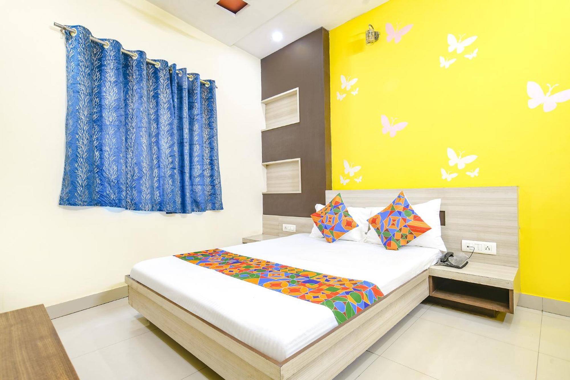 Fabexpress Blue Star Hotel Ujjain Bagian luar foto