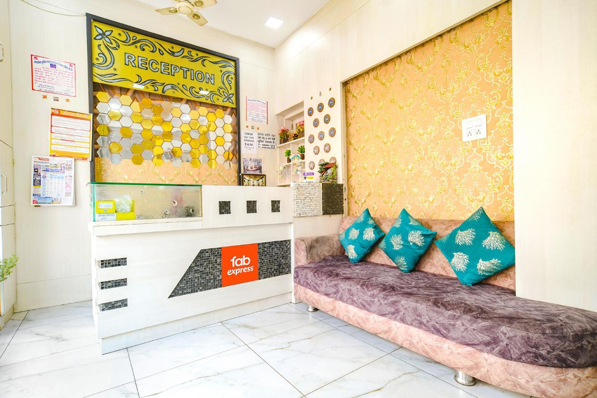 Fabexpress Blue Star Hotel Ujjain Bagian luar foto